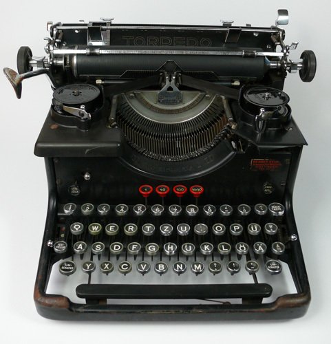 Heartbreakingly Beautiful Vintage Typewriters on eBay - Goth Shopaholic